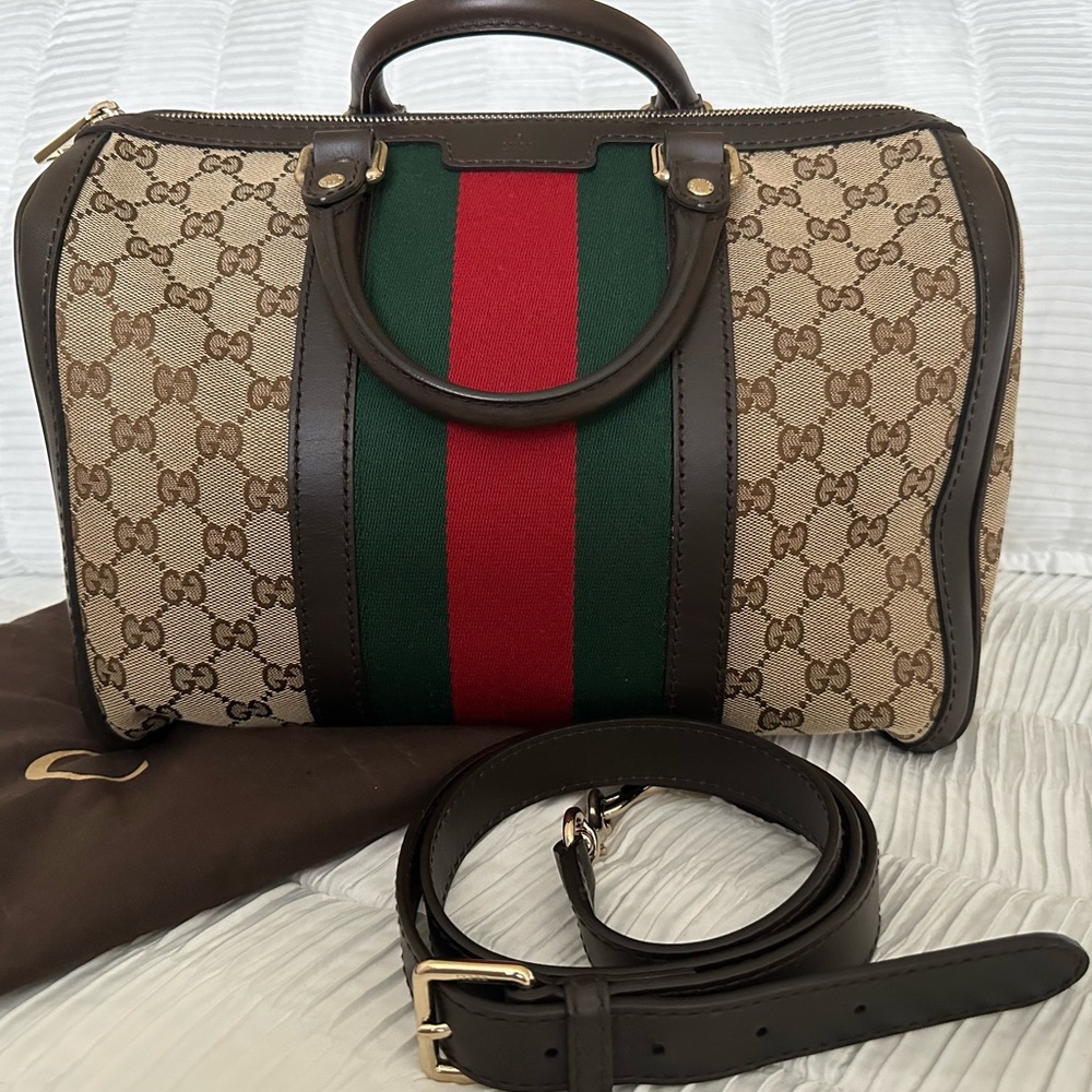 Authentic GUCCI Monogram Vintage
Web Medium Boston in Ebony🤎